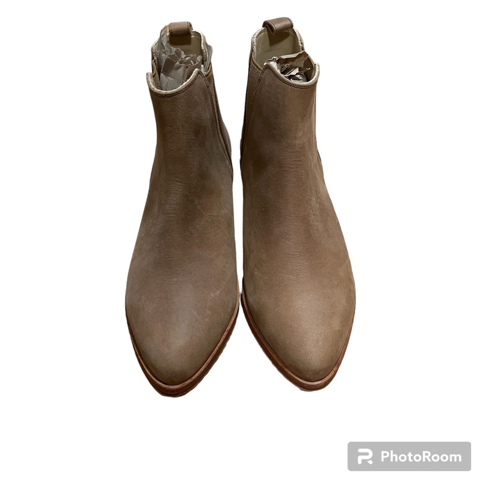 Nisolo Everyday Chelsea Boot Tan Suede EUC Size 11